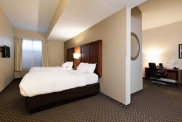 Upgrade, Suite, 2 Queen and 2 Double Beds, Sofa، Comfort Suites Troy-I75 1/2