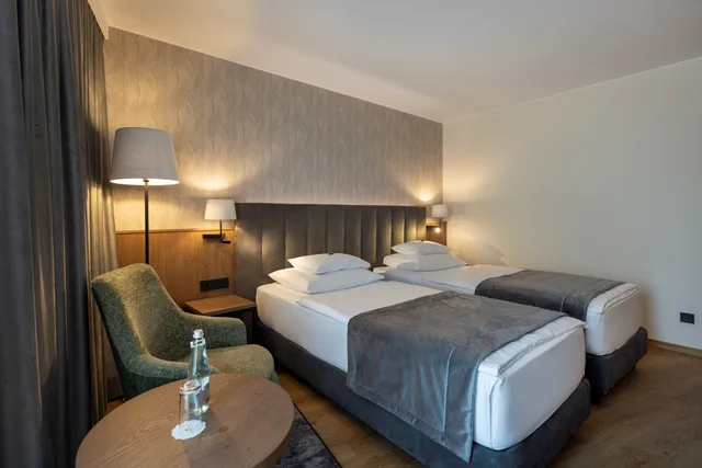 غرفة قياسية بسرير مزدوج أو سريرين منفصلين، Rogner Hotel 3/4