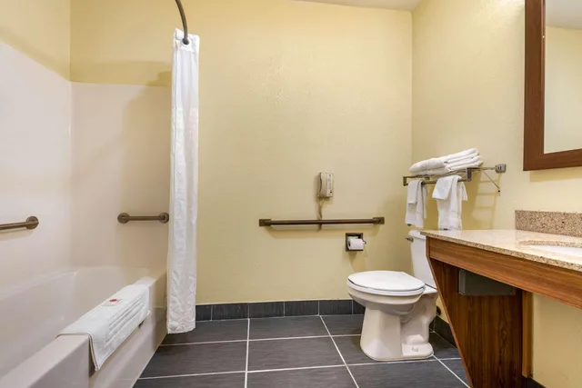 غرفة بسرير كوين، Comfort Inn Warren I-69 4/5