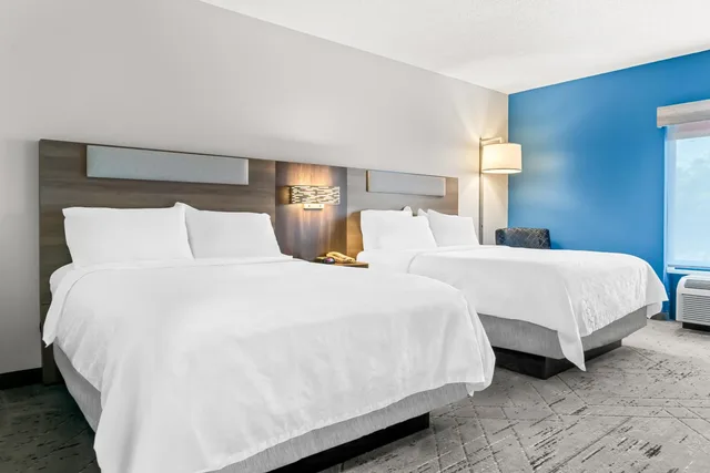 جناح بسريرين، Holiday Inn Express Suites Detroit North Roseville 2/5