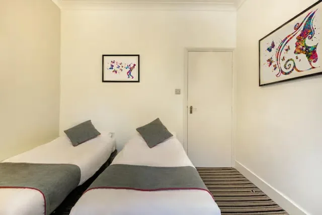 غرفة قياسية ثلاثية بسرير مزدوج وسرير فردي، Enrico Hotel 2/4