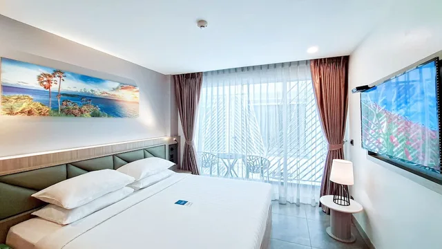 Superior, King Bed, Balcony, Clarian Hotel Beach Patong 10/10