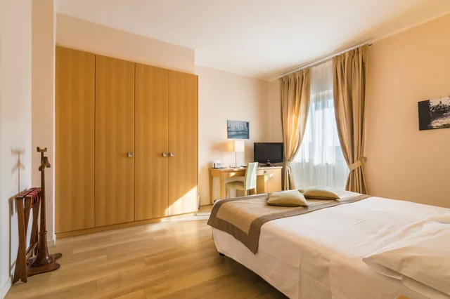 غرفة كلاسيكية بسريرين منفصلين، Hotel Sirmione E Promessi Sposi 1/4