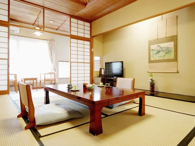 غرفة يابانية قياسية بفرشتي فوتون بحمام مشترك، Shibu Onsen Kokuya 1/2