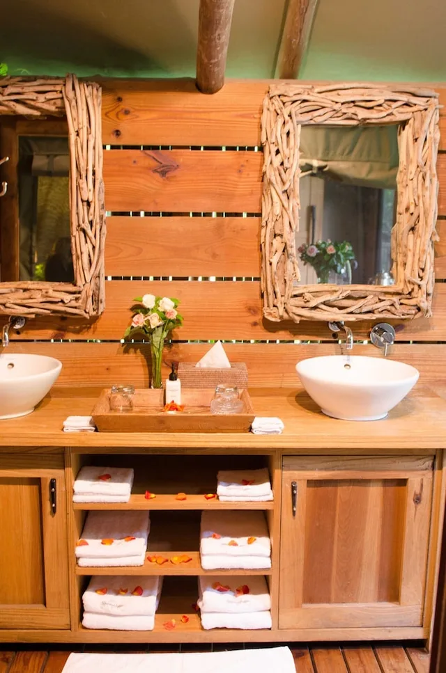 جناح بسريرين منفصلين وسرير كينج بإطلالة على النهر، Summerfields Rose Retreat Spa 5/6