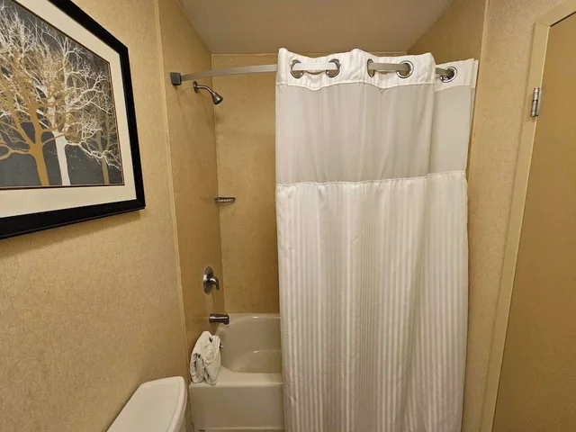 غرفة بسريرين كوين، Radisson Hotel Freehold 3/3
