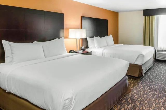 Room, Single, 2 Queen Beds, Accessible، Comfort Inn & Suites Ashland, OR 2/7