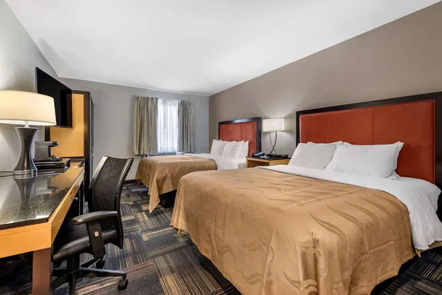 غرفة بسريرين كوين، Spark by Hilton Evansville Downtown 2/3