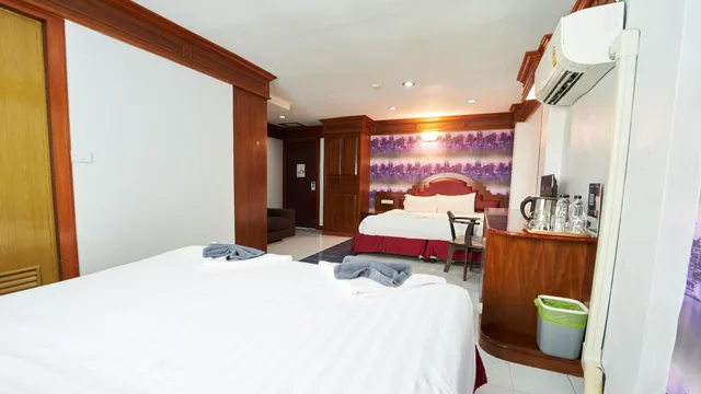 Family, Lime Hotel Patong 9/10