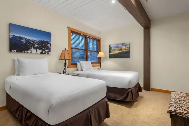 3 Bedrooms, Condo, Summit, 1 King and 4 Single Beds, Sofa، Top of the Village - Destination Hotels & Resorts 2/6