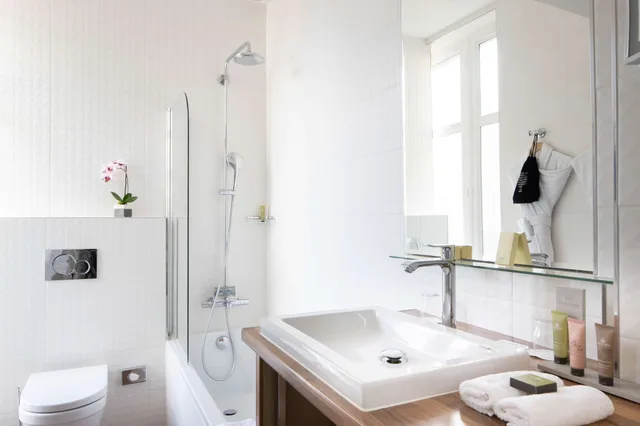 غرفة بريفيليج بسريرين منفصلين، Bradford Elysees Astotel 4/4
