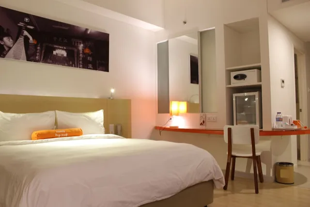 Harris, Unique, Double Bed، Harris Hotel Pontianak 6/10