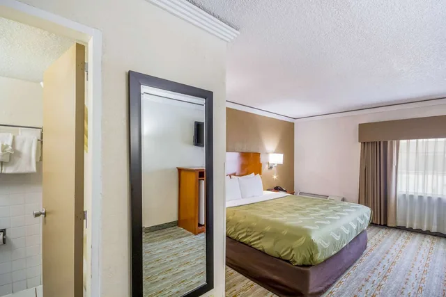 غرفة بسرير كينج، Quality Inn & Suites Kansas City - Independence I-70 East 1/3