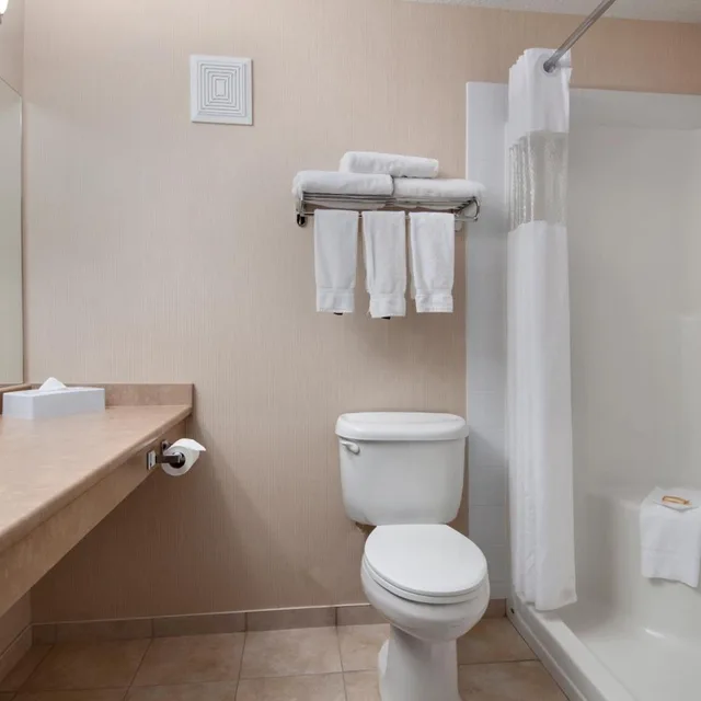 استوديو بسرير كينج وسريرين كوين، Days Inn Suites By Wyndham Cochrane 2/4