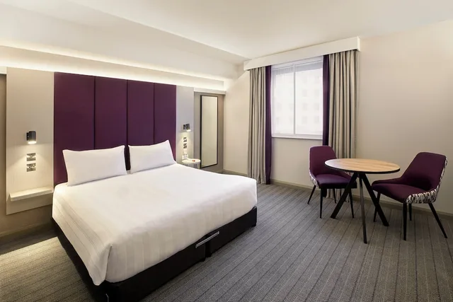 غرفة قياسية بسرير مزدوج لذوي الإعاقة، Premier Inn London Hampstead Hotel 1/4