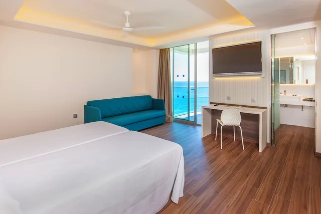 غرفة سوبيريور عائلية مفردة بإطلالة على البحر، Port Benidorm 1/6