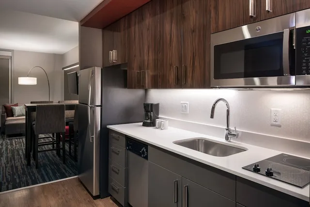 جناح تنفيذي بسرير كينج بإطلالة على المدينة بغرفة نوم واحدة مع أريكة، RESIDENCE INN SEATTLE DOWNTOWN/CONVENTION CENTER 5/5