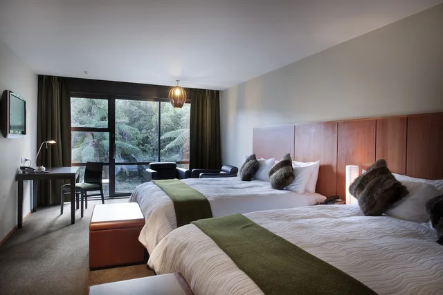 غرفة ديلوكس بسريرين كوين، Legacy Te Waonui Hotel Franz Josef 1/3