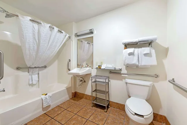 غرفة قياسية بسريرين كوين لذوي الإعاقة، Best Western Plus Eagleridge Inn & Suites 3/3