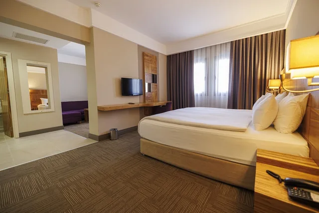جناح جونيور بسرير كوين وسريرين منفصلين، Ramada by Wyndham Cappadocia 3/7
