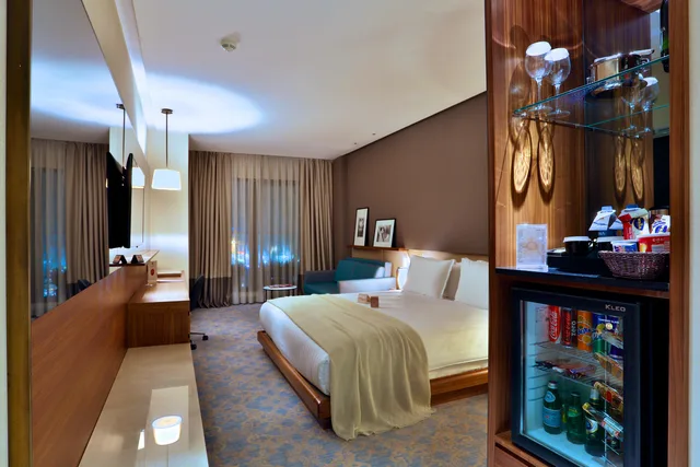 غرفة قياسية بسرير مزدوج، Dosso Dossi Hotels and SPA Downtown 3/6