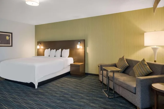 جناح بسرير كينج، Radisson Hotel Grand Rapids Riverfront 3/4