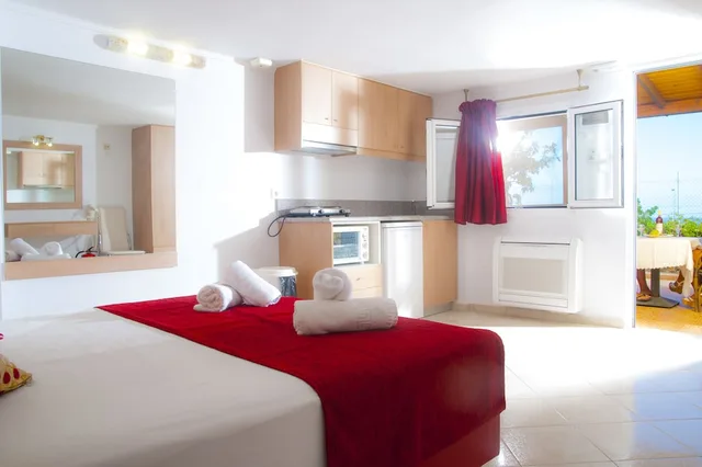 Lovenest, Studio, Queen Bed, Villa Medusa 7/8