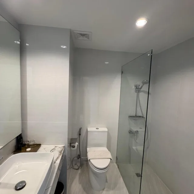 غرفة بسرير كينج بإطلالة على البحر، Hermann Hotel Pattaya 3/6