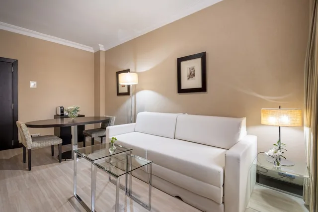 جناح جونيور بسرير كوين، Hotel Saray 7/10