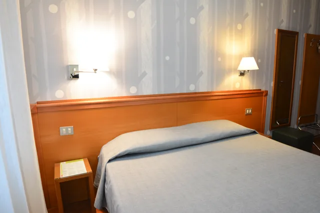 Green, Double Bed، Eco Hotel Milano 4/10