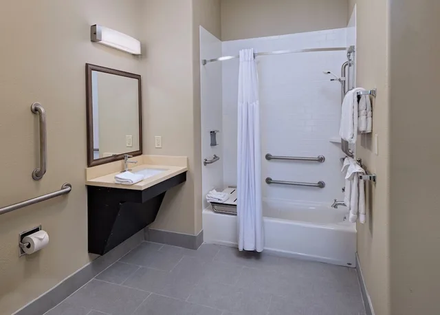 جناح بسريرين كوين بغرفتي نوم بمطبخ، Staybridge Suites Austin Northwest 2/2