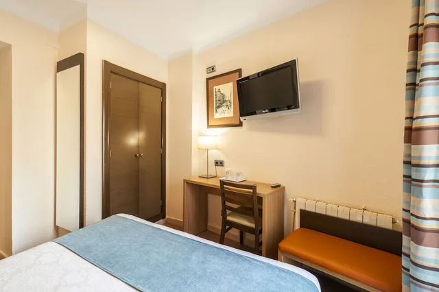 غرفة قياسية بسرير كوين، Hostal Ballesta 6/10
