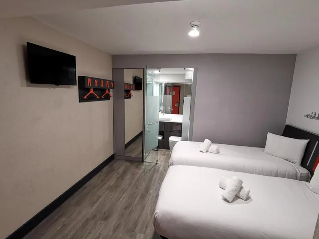 Inner, Twin Beds، easyHotel Leeds City Centre 1/8