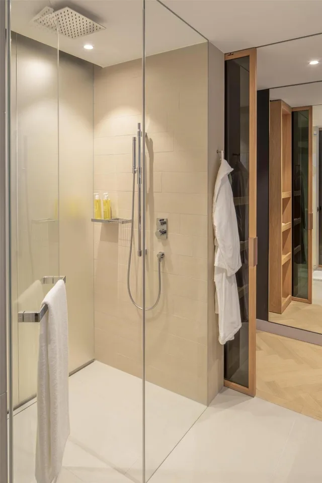 غرفة بسرير كينج بإطلالة على الحديقة، Andaz Munich Schwabinger Tor 1/2