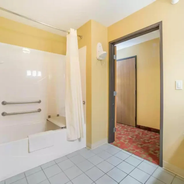 Room, King Bed, Jetted Tub, Large, Quality Inn O'Fallon IL - St. Louis 5/5
