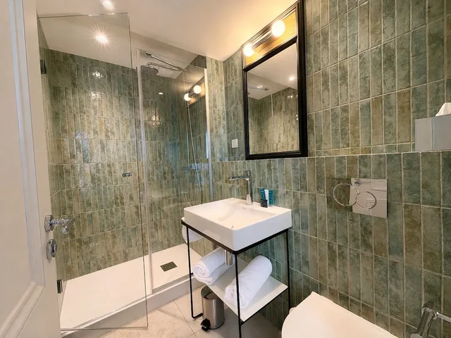 جناح جونيور بسرير كوين، Hotel Maison Lenoir 4/5