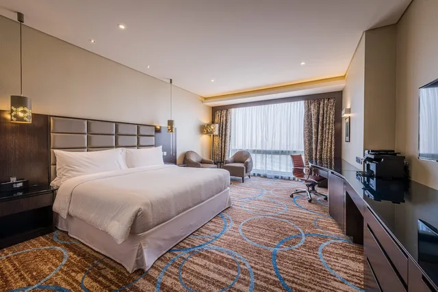 غرفة ديلوكس بسرير كوين، Four Points By Sheraton Kuwait 1/5