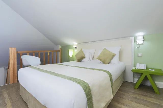 غرفة سوبيريور بسرير مزدوج وسرير فردي، Kyriad Paris 18 - Porte De Clignancourt - Montmartre 2/10
