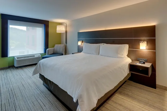 غرفة قياسية بسرير كينج، Holiday Inn Express & Suites Corbin, an IHG Hotel 1/5
