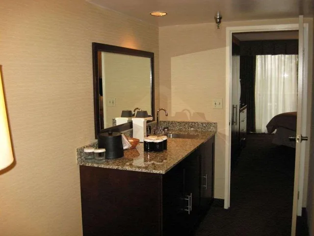 جناح، Embassy Suites by Hilton Birmingham 7/8