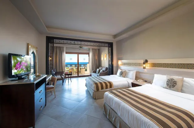 Deluxe Swim Up +16، SUNRISE Arabian Beach Resort Grand Select 1/2