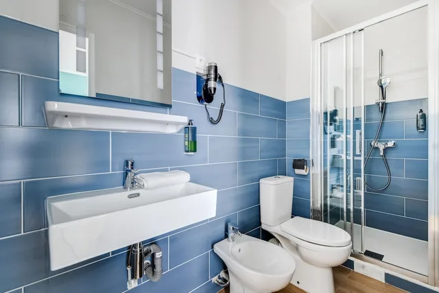 غرفة رباعية بسرير مزدوج وسريرين منفصلين، Altona Hotel 7/10