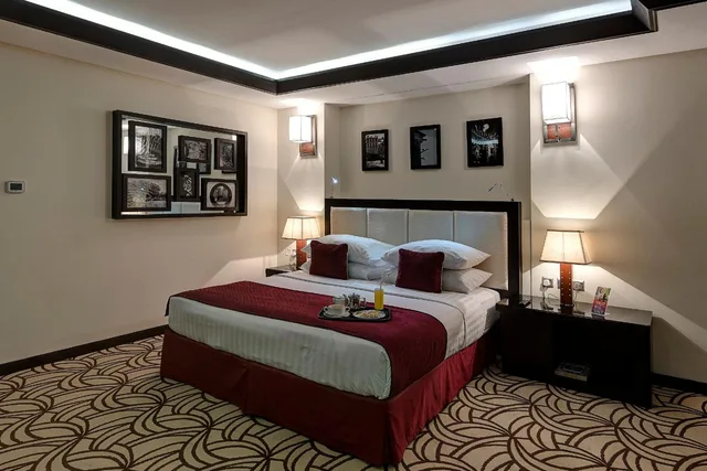 Executive, Raintree Rolla Hotel 1/3