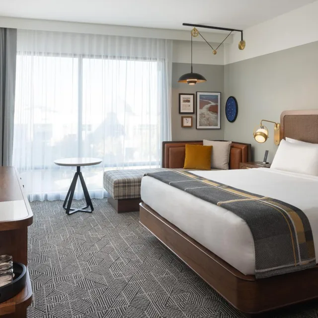 Classic, King Bed, Bridge View، Asher Adams, Autograph Collection 1/6
