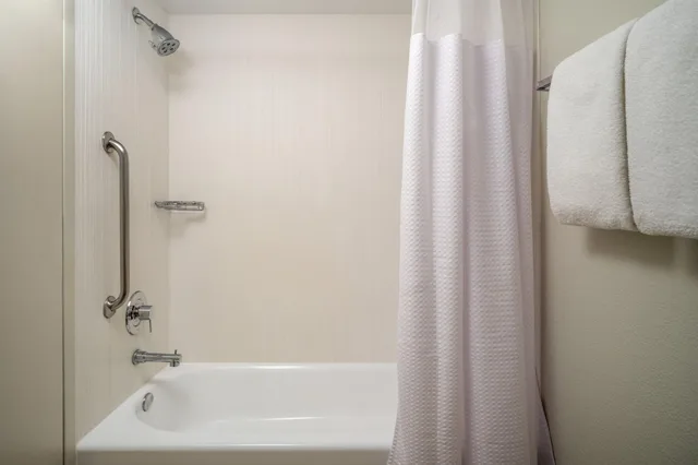 Room, Multiple Beds, Balcony, Courtyard By Marriott Naples 3/6