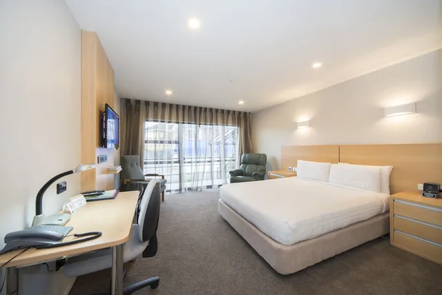استوديو تنفيذي بسرير كينج، Best Western Ellerslie International 1/2