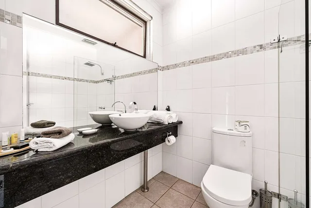 غرفة بسرير كوين وسرير فردي، Comfort Inn Coach & Bushmans 2/3