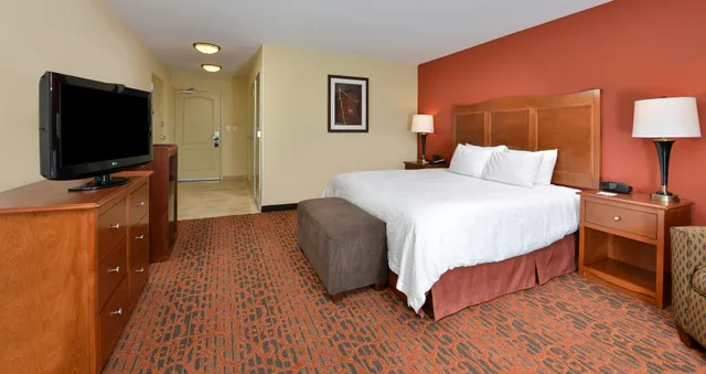 Room, King Bed, Accessible, Hampton Inn Ottumwa 2/3