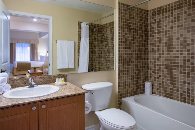Executive, Studio, King Bed, Sofa, Kitchenette, The Point Hotel & Suites 3/4