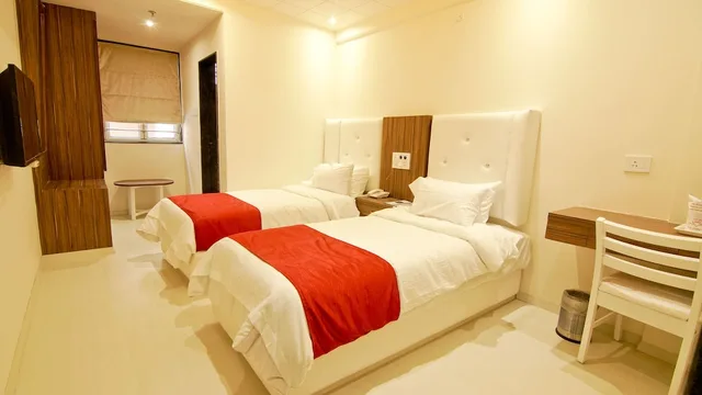 Renovated, Deluxe, King Bed، Hotel Amrta 8/10